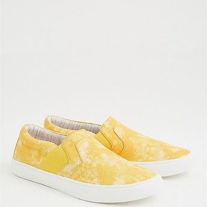 Mustard tie/dye canvas slip on